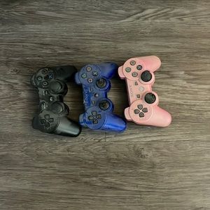 A bundle of three ps3 controllers